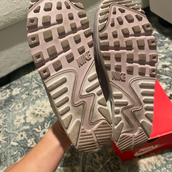 Nike Air Max 90 Plum Fog/ Venice /Plum color Women's Sz 9.5 Like new DC9445-500 - Picture 5 of 8